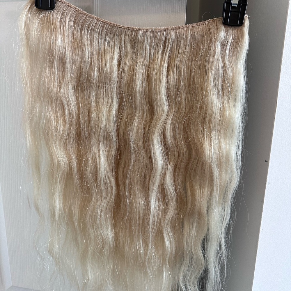 Never Worn Sitting Pretty Straight Halo Hair Extensions Cream Blonde